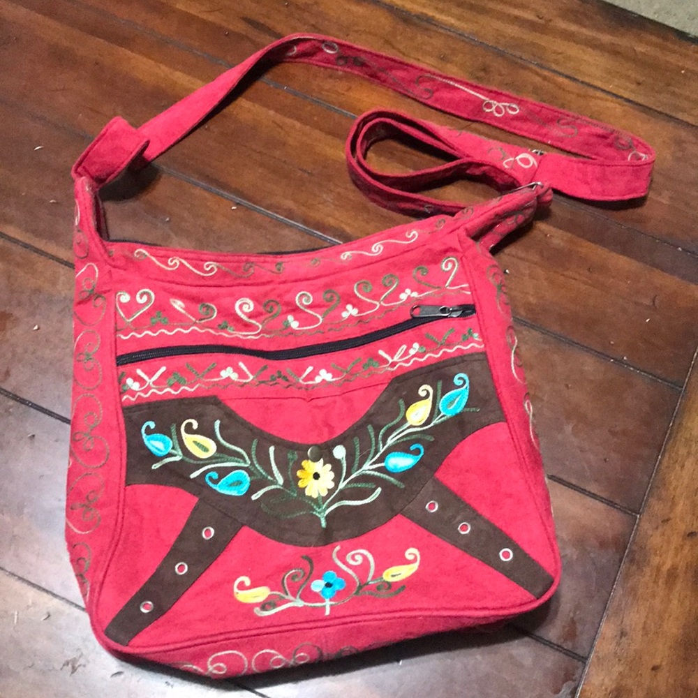 BOHEMIAN MESSENGER FLORAL THEME BAG.